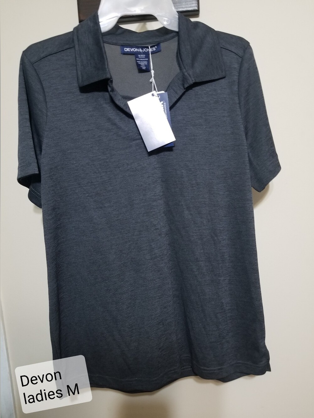 Devon & Jones Shirt Golf M Top Activewear Sports Athletics NWT Polo UV